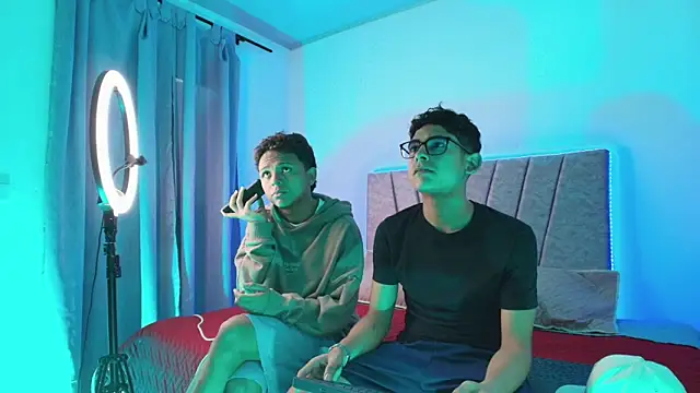 carlos and santy online show from April 11, 12:17 am