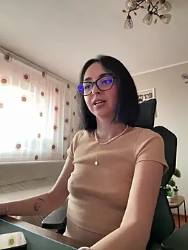 TheaMerve online show from June 12, 2:58 pm