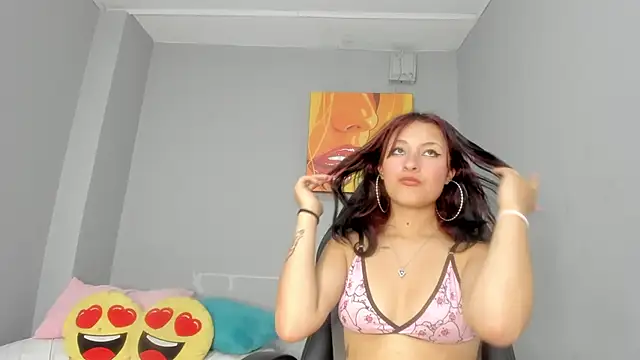 viollet saens online show from April 24, 8:00 pm
