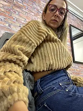 AlanaBrunetteX X online show from May 29, 11:46 pm
