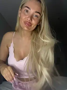 Hannah1899 online show from April 15, 9:04 pm