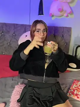 Chloee Reed online show from July 24, 9:51 am