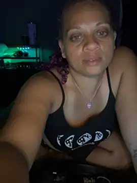 SHY QUINN online show from May 15, 10:45 pm