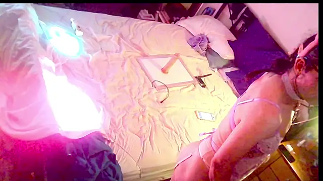 courtney1982 online show from July 27, 8:17 pm