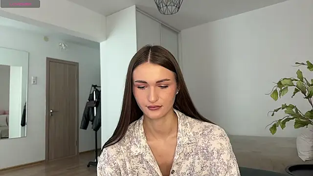HallieHollo online show from July 25, 10:22 am