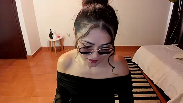 FreyaRouge online show from April 29, 6:13 pm