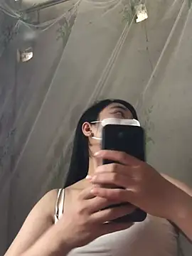 Linh Hoang online show from April 16, 6:35 am