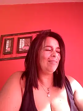 lucianamorocha online show from May 12, 4:46 pm