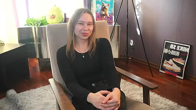 MathaConnie online show from April 6, 4:46 am