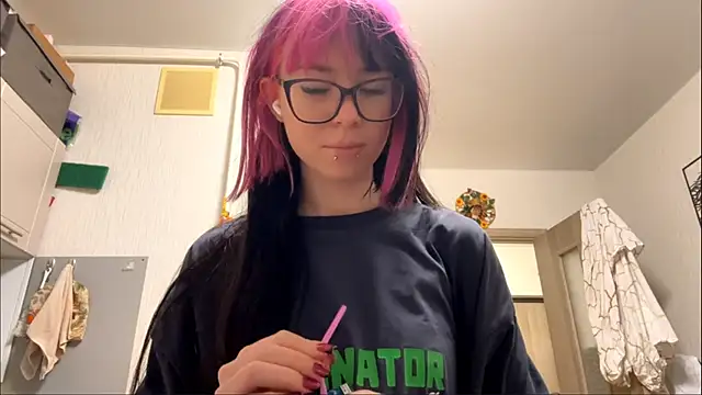 WifeAileen online show from May 25, 6:18 pm