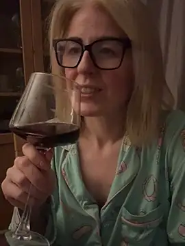 Laylaskyexx online show from April 15, 9:26 pm