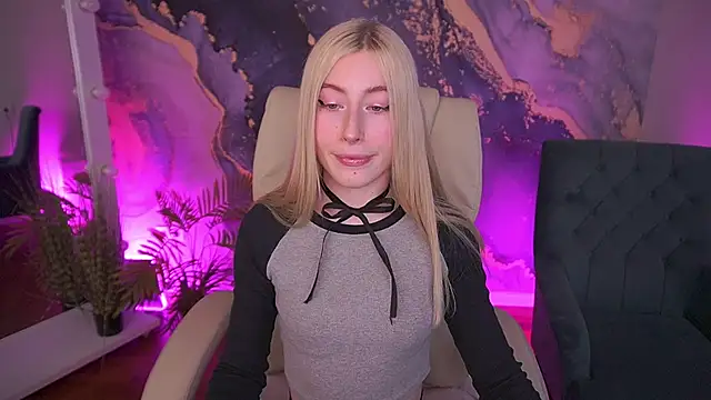 MelaniiePlay online show from May 29, 1:42 pm