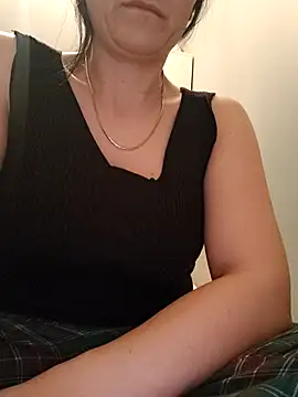 sara 41 online show from April 3, 8:51 pm