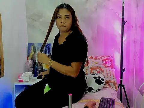 EllyBloom online show from April 25, 1:41 pm
