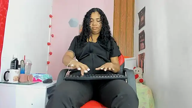 EllyBloom online show from July 24, 1:53 pm