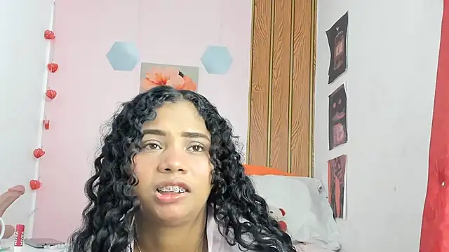 EllyBloom online show from July 28, 3:21 pm