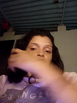 moni dulcesita online show from April 7, 7:21 am