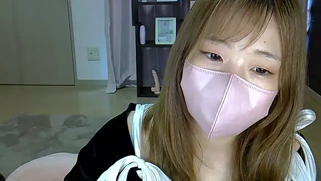 noanoa25253 online show from April 7, 7:10 am