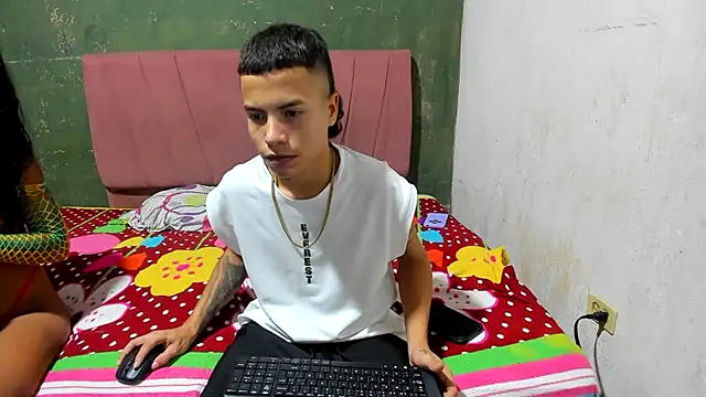 Nikoll couplee online show from June 5, 3:54 am