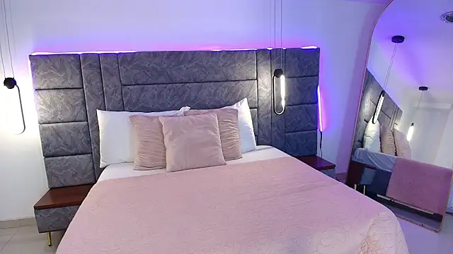dhalia lux  online show from July 24, 10:17 pm