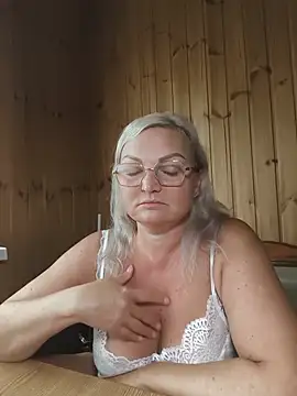 White-Chocolatte online show from July 28, 2:13 pm