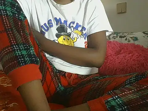 smallmummy02 online show from April 9, 7:47 am