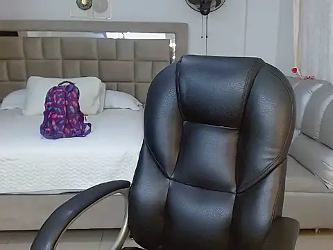 ShellyAdamssxox online show from April 15, 1:28 am