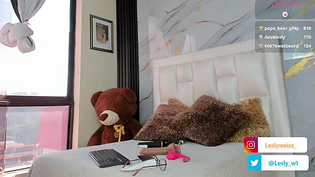 lesly1w online show from July 24, 1:53 pm