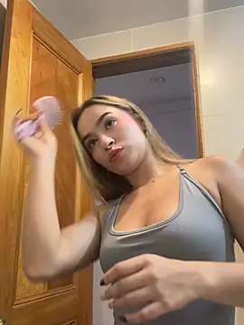 AmyRusso online show from April 15, 9:59 pm