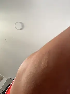 Natigoonzalez online show from May 21, 1:09 pm