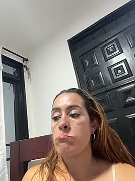 Natigoonzalez online show from May 7, 1:43 am