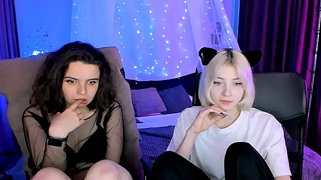 mia mooon  online show from May 19, 8:49 pm