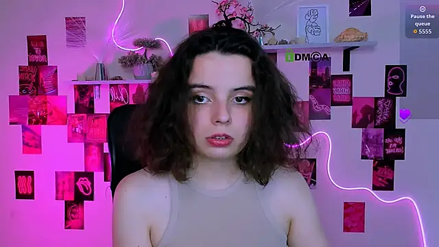 mia mooon  online show from May 17, 10:36 am