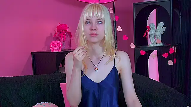 HannahHollis online show from July 18, 6:06 am