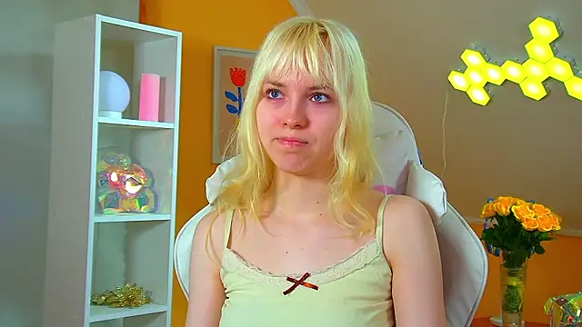 HannahHollis online show from July 22, 6:36 am
