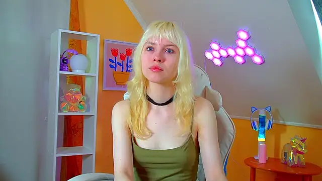 HannahHollis online show from June 5, 6:28 am