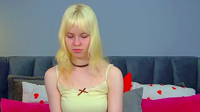 HannahHollis online show from July 10, 8:26 am