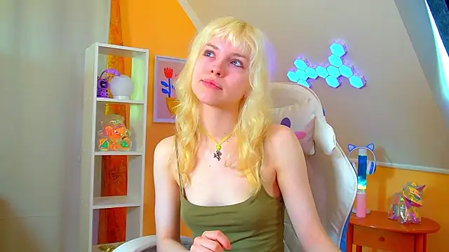 HannahHollis online show from June 3, 6:25 am