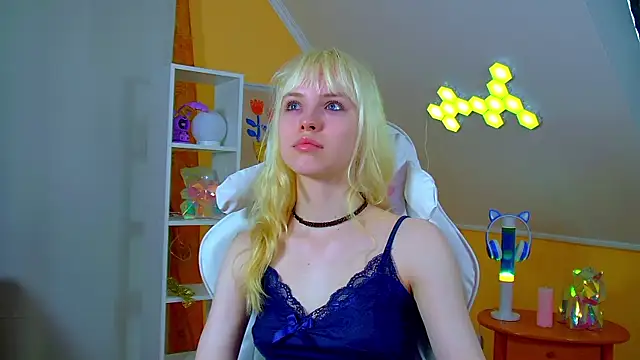 HannahHollis online show from July 1, 6:24 am