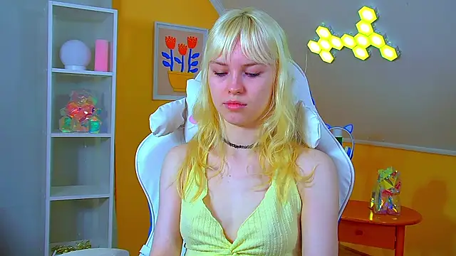 HannahHollis online show from July 9, 7:44 am