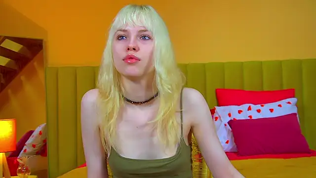 HannahHollis online show from June 21, 6:39 am
