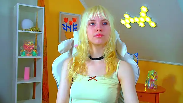 HannahHollis online show from July 5, 6:30 am