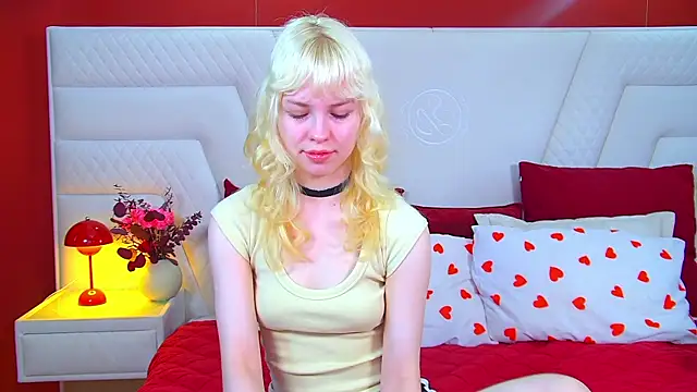 HannahHollis online show from June 9, 6:24 am
