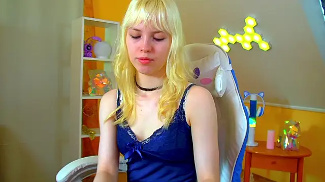 HannahHollis online show from July 2, 6:08 am