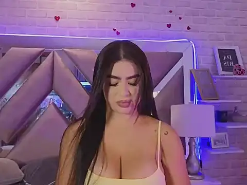 sharonlewy  online show from June 11, 4:37 pm