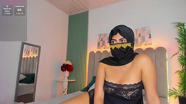 Layla amirah online show from May 1, 3:10 am