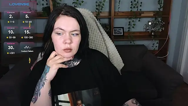 QwertyAnnie Lbo online show from June 8, 2:51 pm