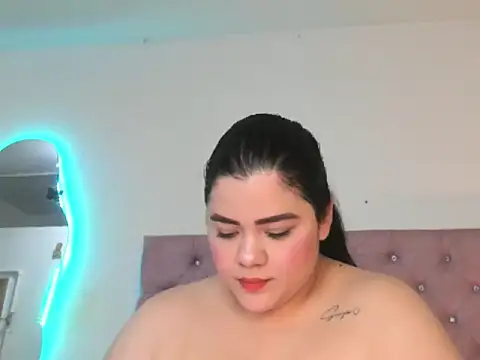 laurenlaine online show from April 13, 2:51 pm