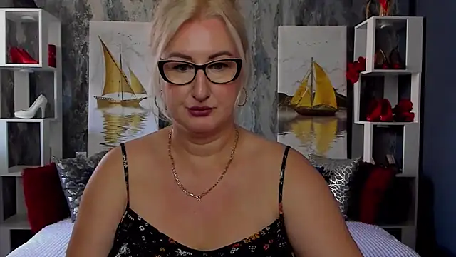 DianaFrances online show from May 8, 10:07 am