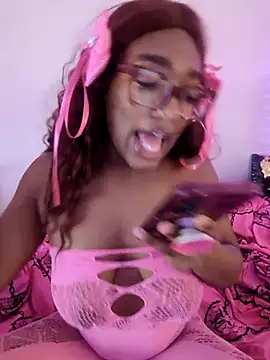 ChocolatCoveredStrawberry online show from April 10, 6:36 pm